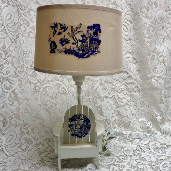 Vintage Blue Willow-Figural ChairElectric TableLamp 15inT x 6inW